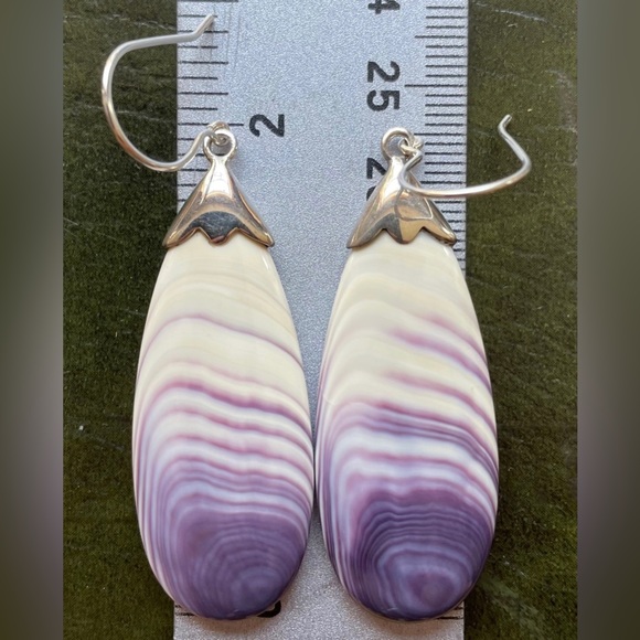 E3100 Teardrop Wampum Quahog Earrings Sterling Silver - Picture 1 of 1